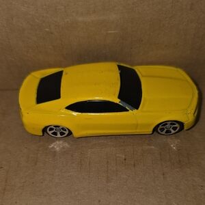 2006 Chevrolet Camaro Speedy Yellow Maisto